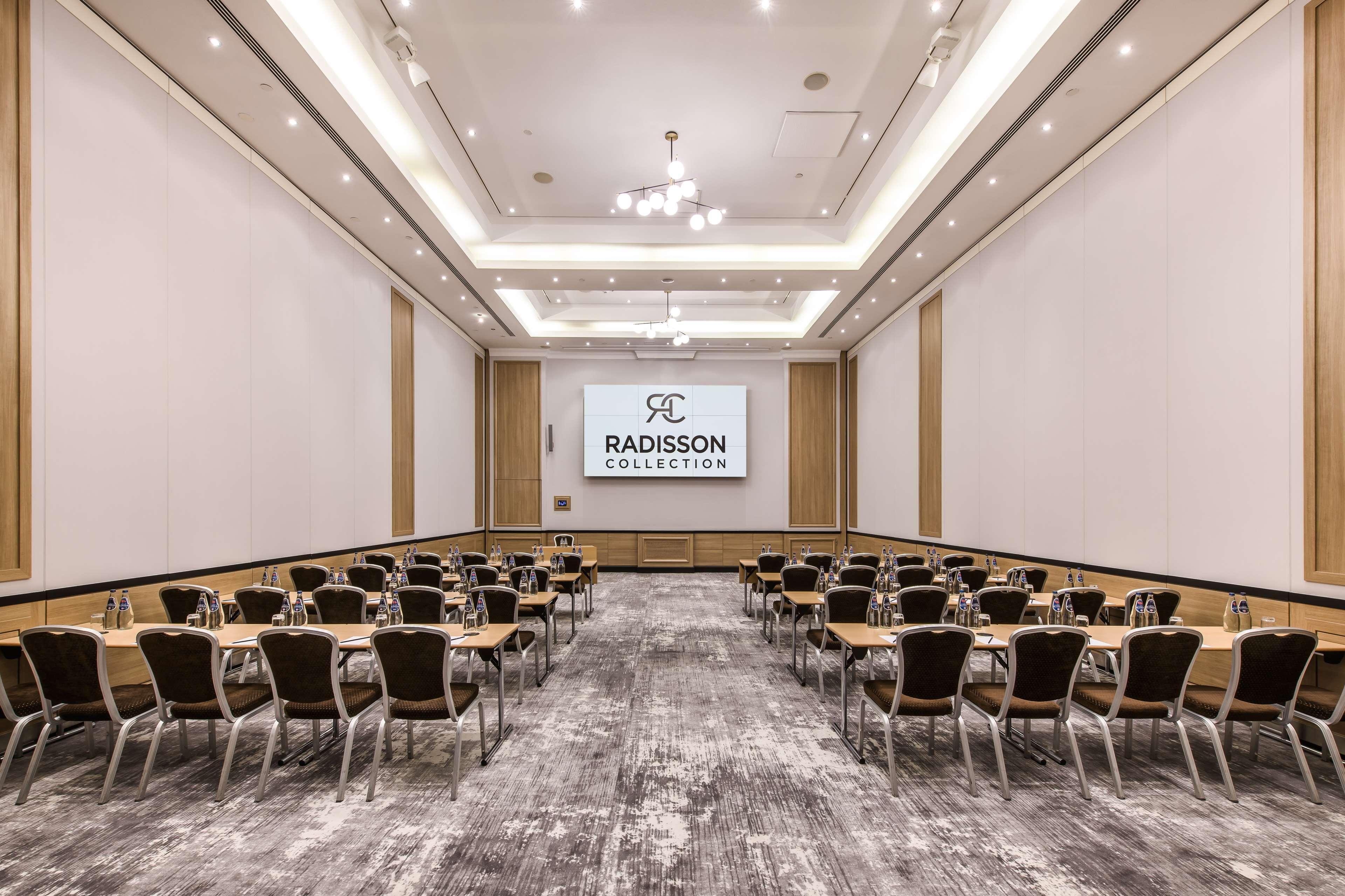 Radisson Collection Hotel, 华沙 外观 照片 The meeting room of the hotel