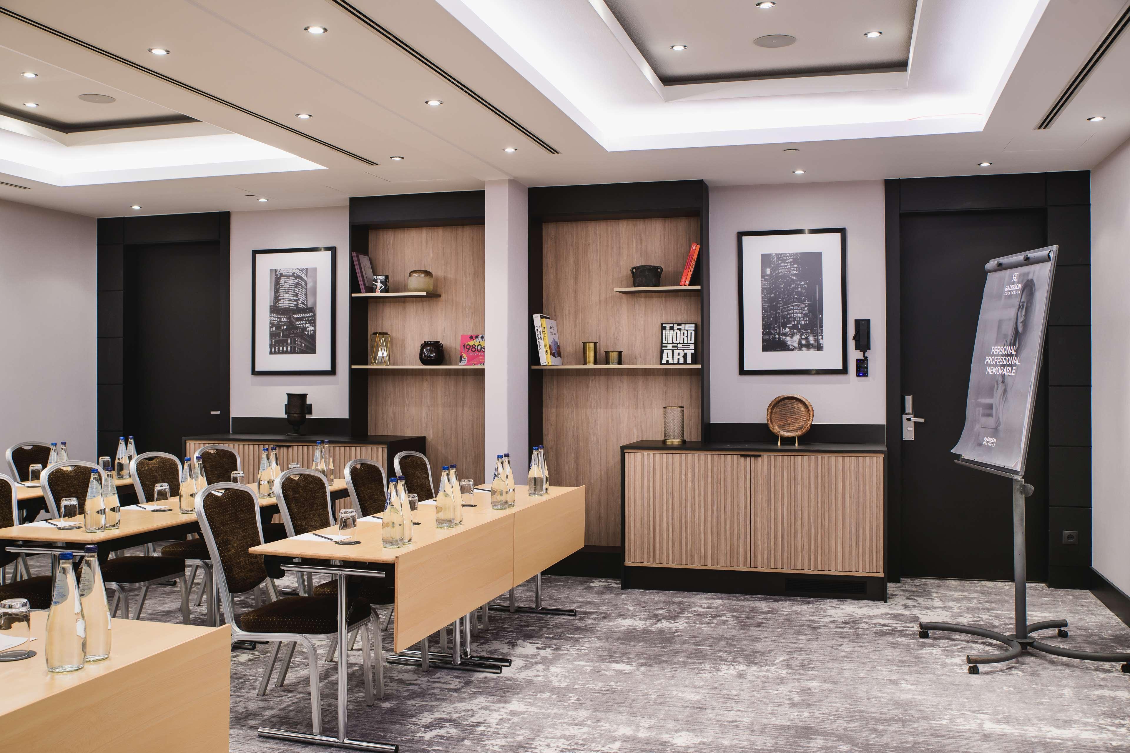 Radisson Collection Hotel, 华沙 外观 照片 The meeting room